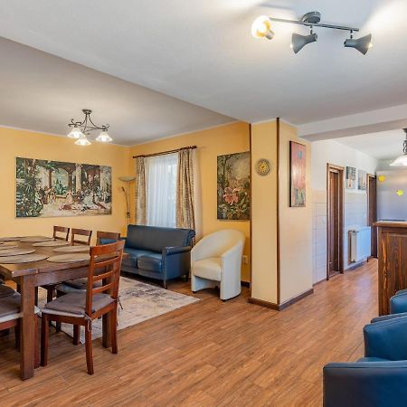Casa Saraste Hotel Rîşnov Екстериор снимка