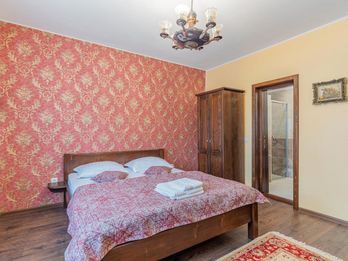 Casa Saraste Hotel Rîşnov Екстериор снимка