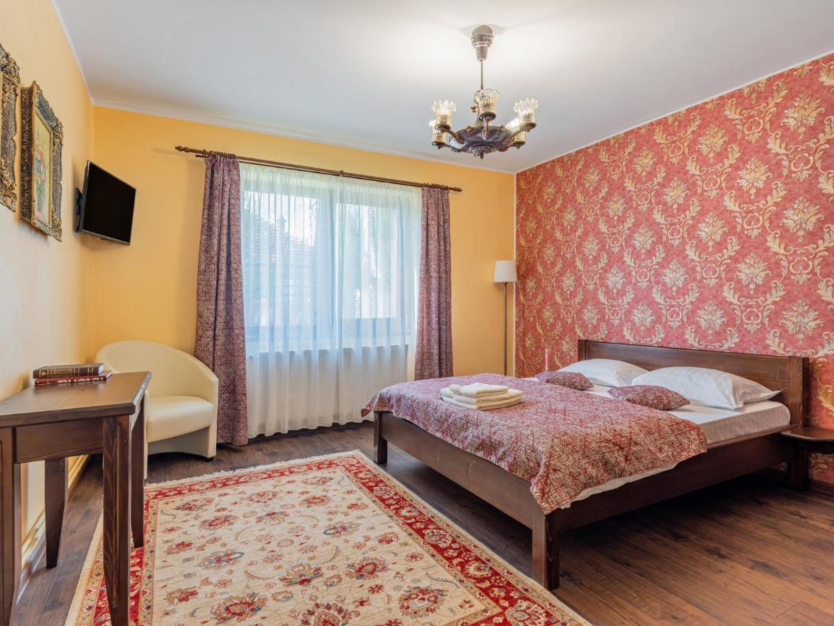 Casa Saraste Hotel Rîşnov Екстериор снимка
