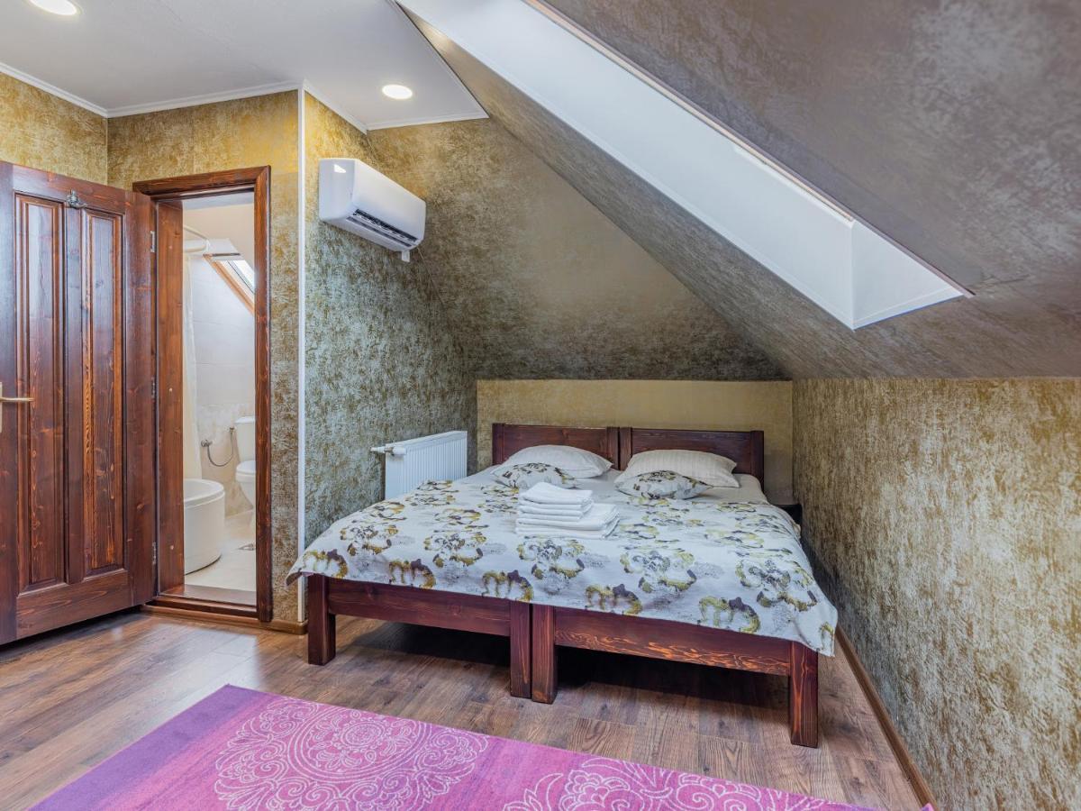 Casa Saraste Hotel Rîşnov Екстериор снимка