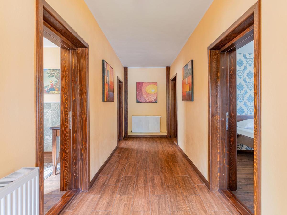 Casa Saraste Hotel Rîşnov Екстериор снимка
