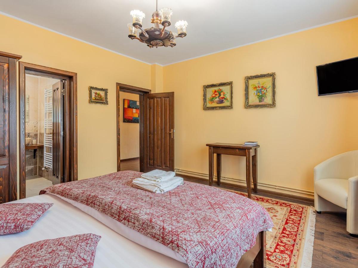 Casa Saraste Hotel Rîşnov Екстериор снимка