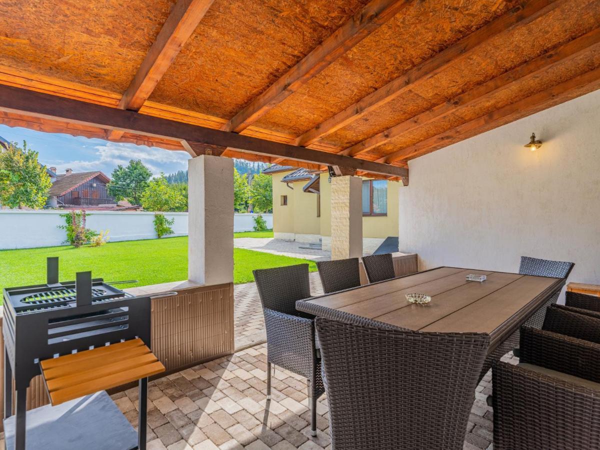 Casa Saraste Hotel Rîşnov Екстериор снимка