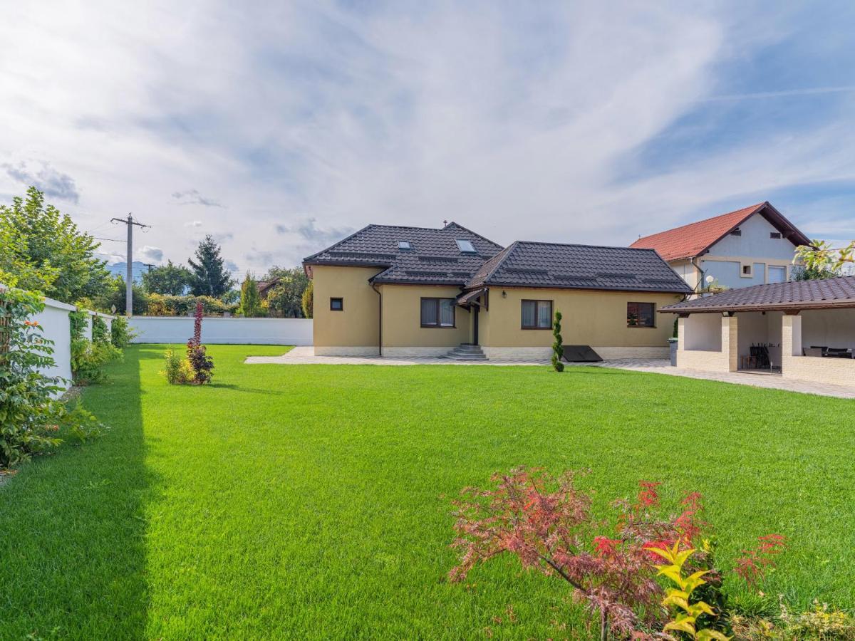 Casa Saraste Hotel Rîşnov Екстериор снимка