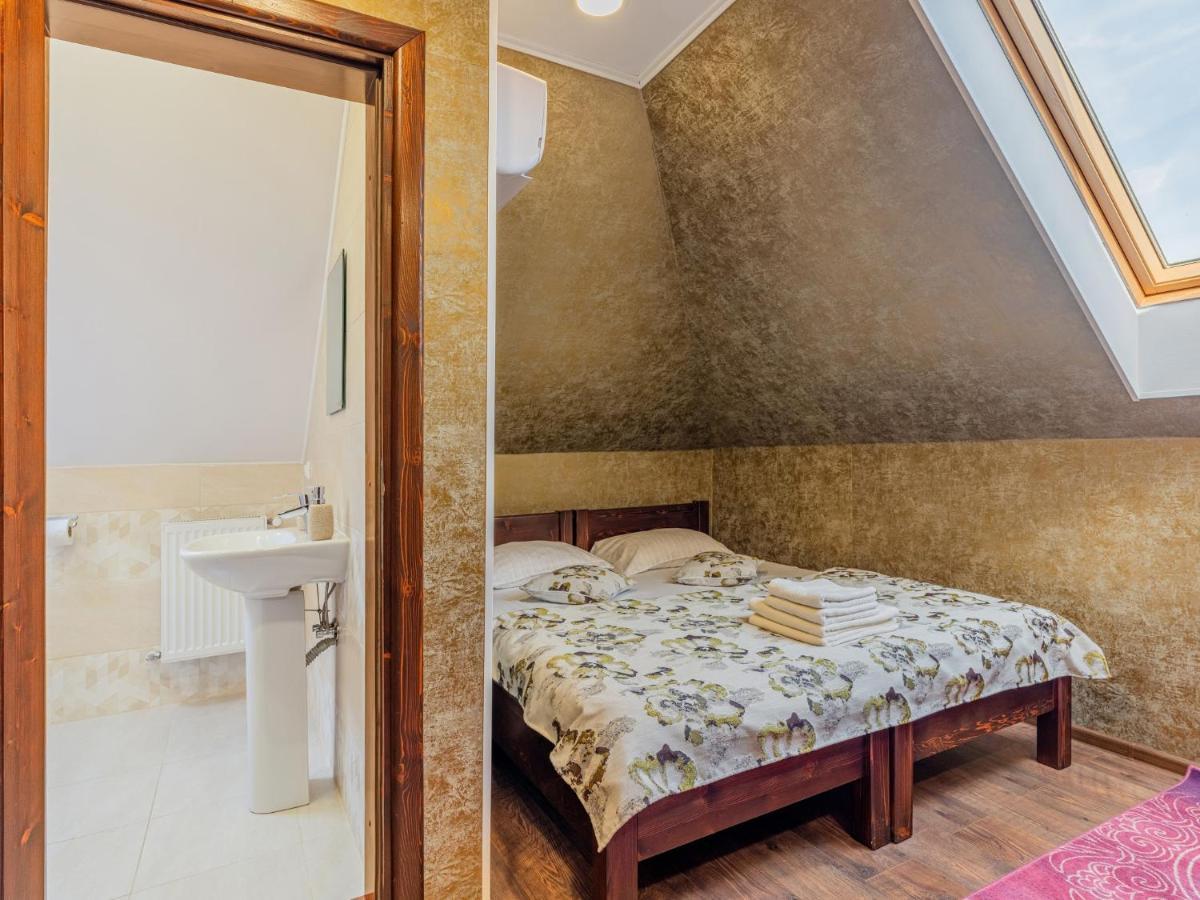 Casa Saraste Hotel Rîşnov Екстериор снимка