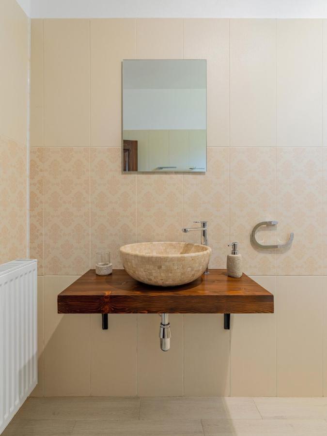 Casa Saraste Hotel Rîşnov Екстериор снимка