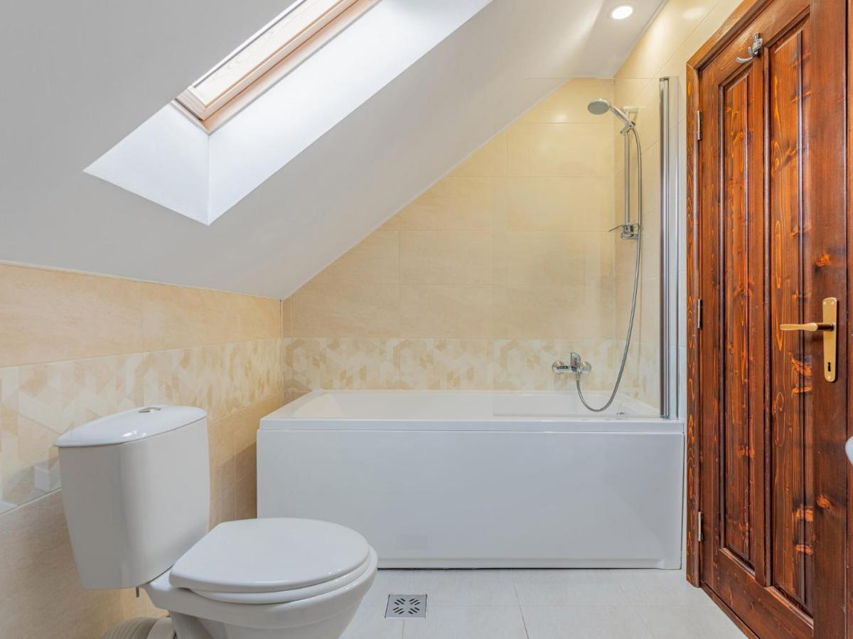 Casa Saraste Hotel Rîşnov Екстериор снимка