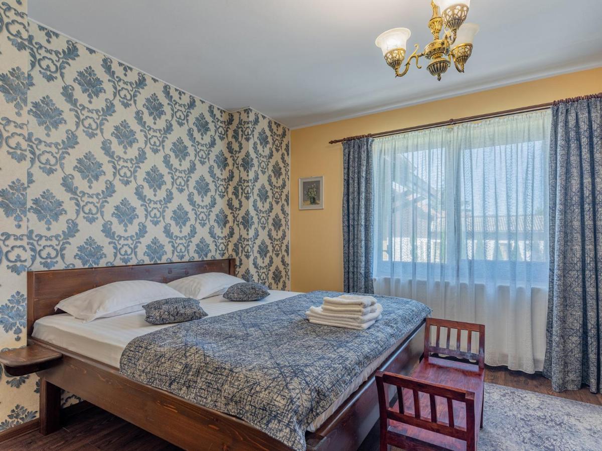 Casa Saraste Hotel Rîşnov Екстериор снимка