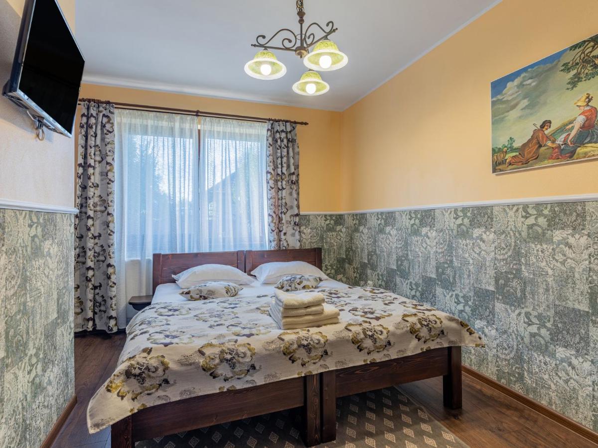 Casa Saraste Hotel Rîşnov Екстериор снимка