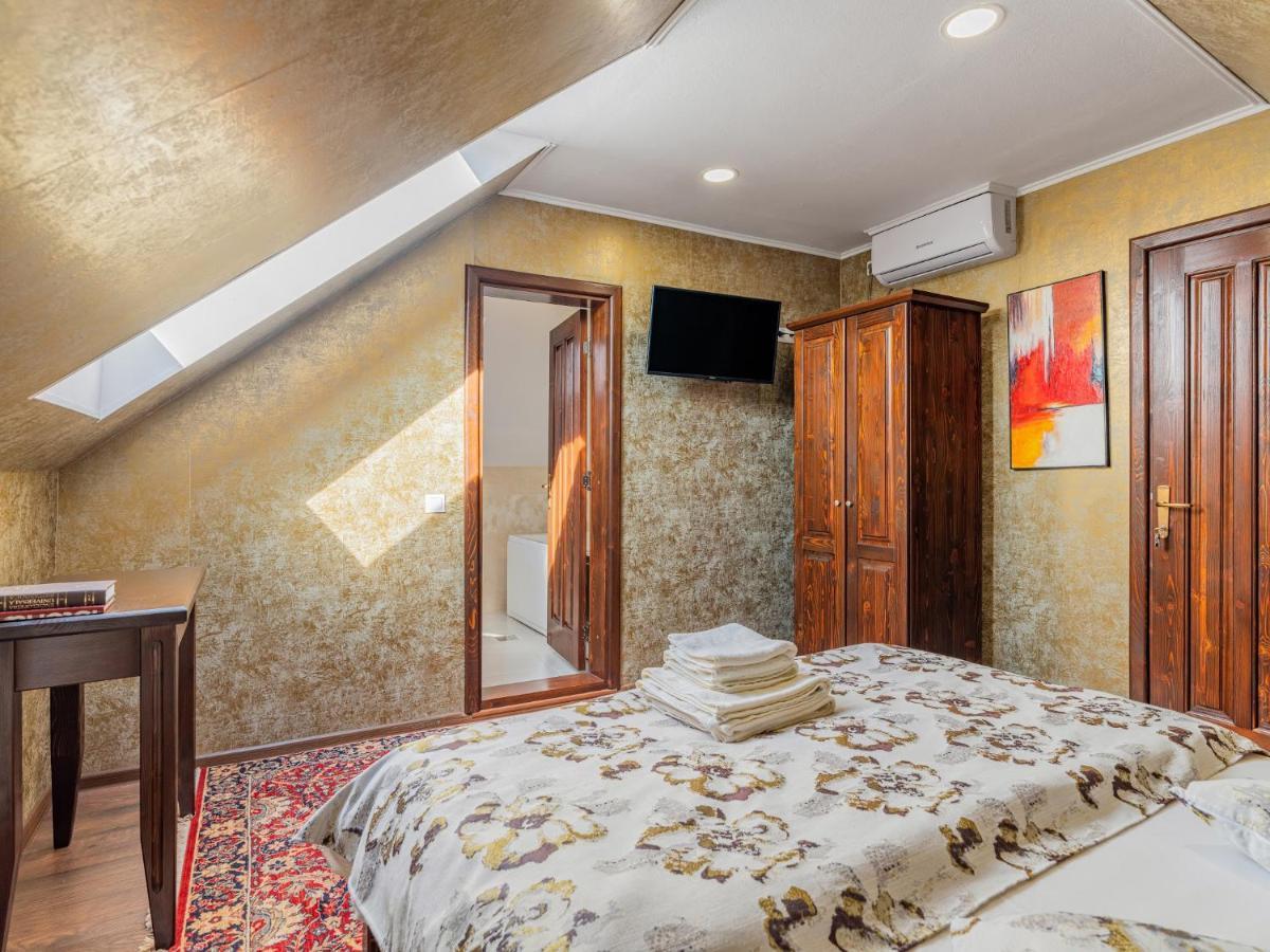 Casa Saraste Hotel Rîşnov Екстериор снимка