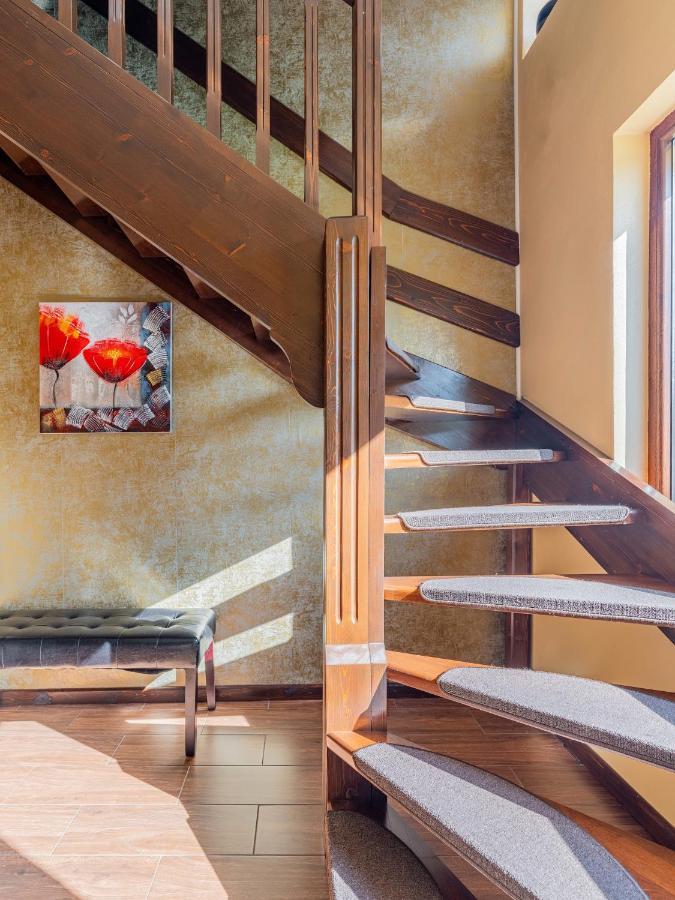 Casa Saraste Hotel Rîşnov Екстериор снимка