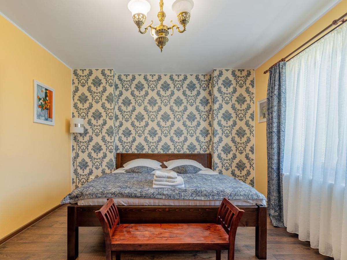 Casa Saraste Hotel Rîşnov Екстериор снимка